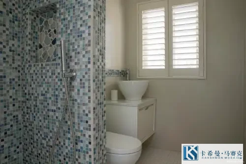 Glass Mosaic in Bathrooms: Where It Shines and Where to Take Care